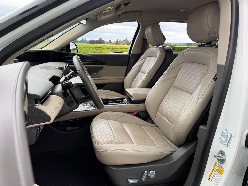 Used 2024 Lincoln Nautilus Reserve AWD/4WD image 9
