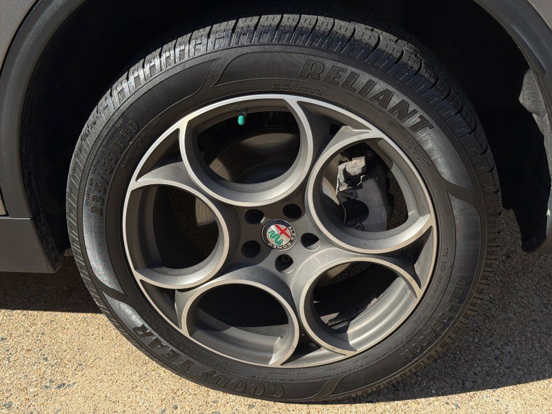 Used 2018 Alfa Romeo Stelvio AWD image 96