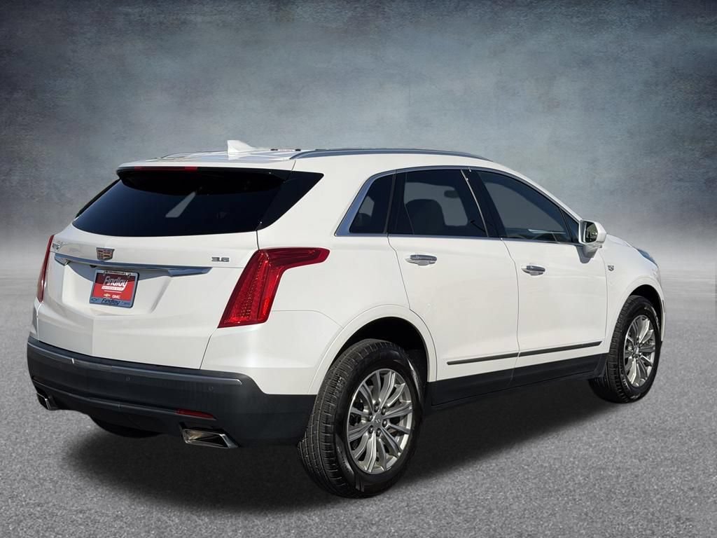 Used 2018 Cadillac XT5 Luxury w/ Driver Awareness Package FWD image 3