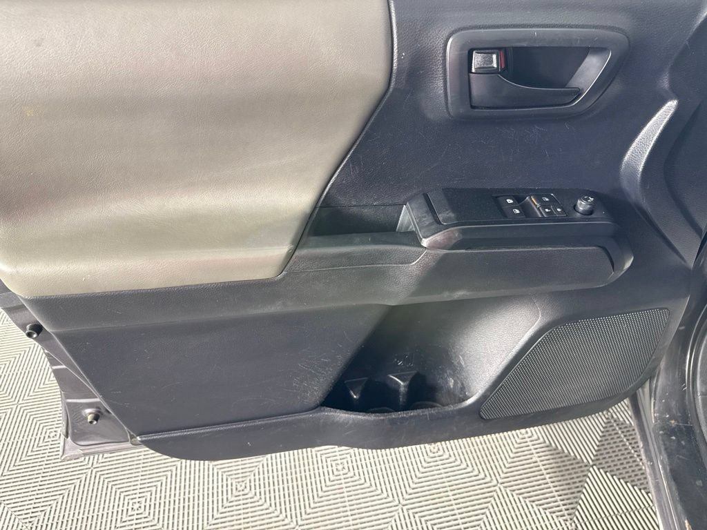 Used 2019 Toyota Tacoma SR AWD/4WD image 11