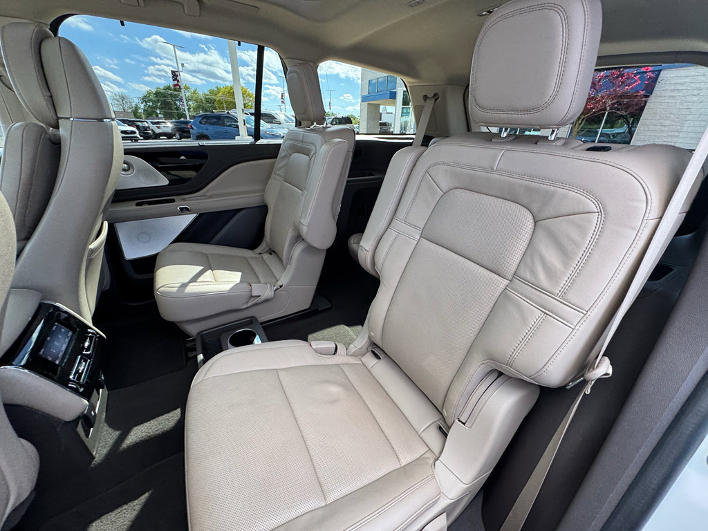 Used 2022 Lincoln Aviator Reserve w/ Equipment Group 201A AWD/4WD image 25