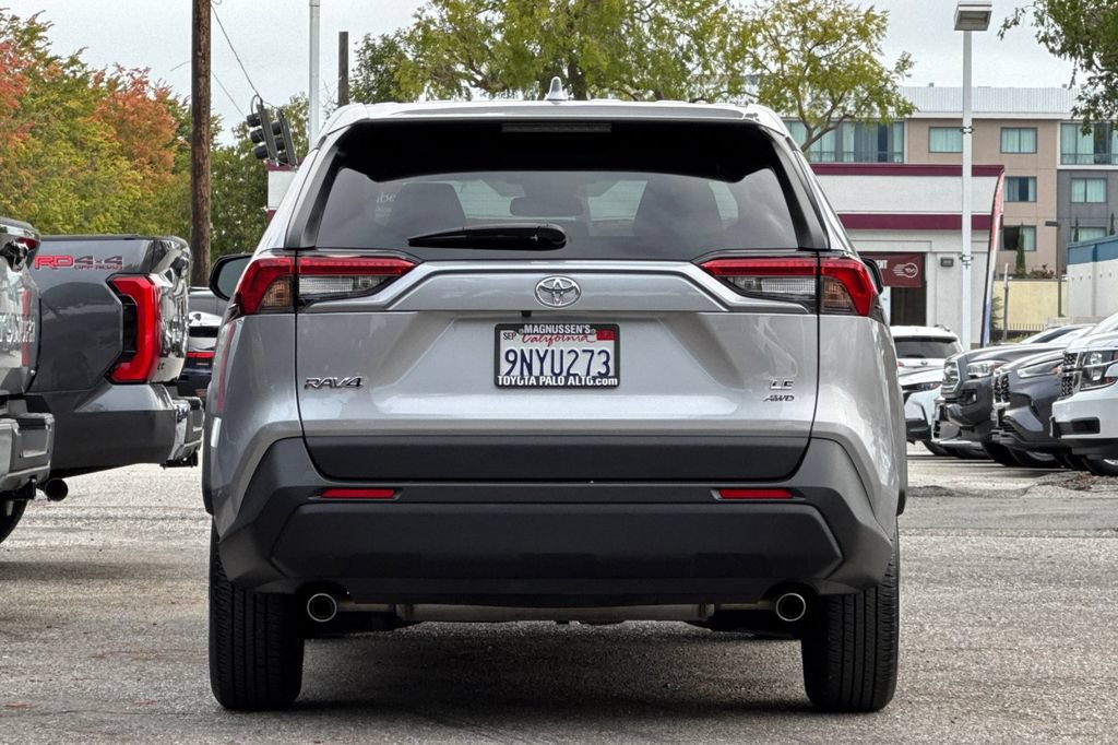 Certified 2024 Toyota RAV4 LE AWD/4WD image 4
