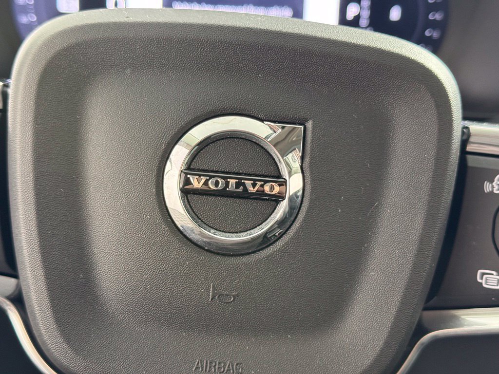 Certified 2025 Volvo XC40 B5 Plus AWD/4WD image 31