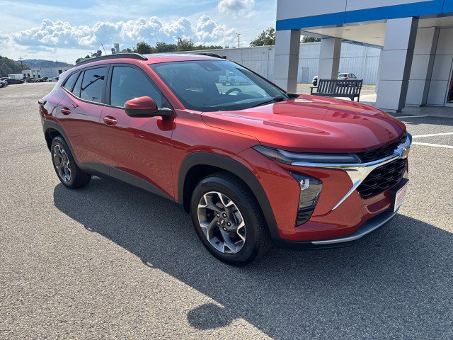 Used 2024 Chevrolet Trax LT w/ Sunroof Package image 7