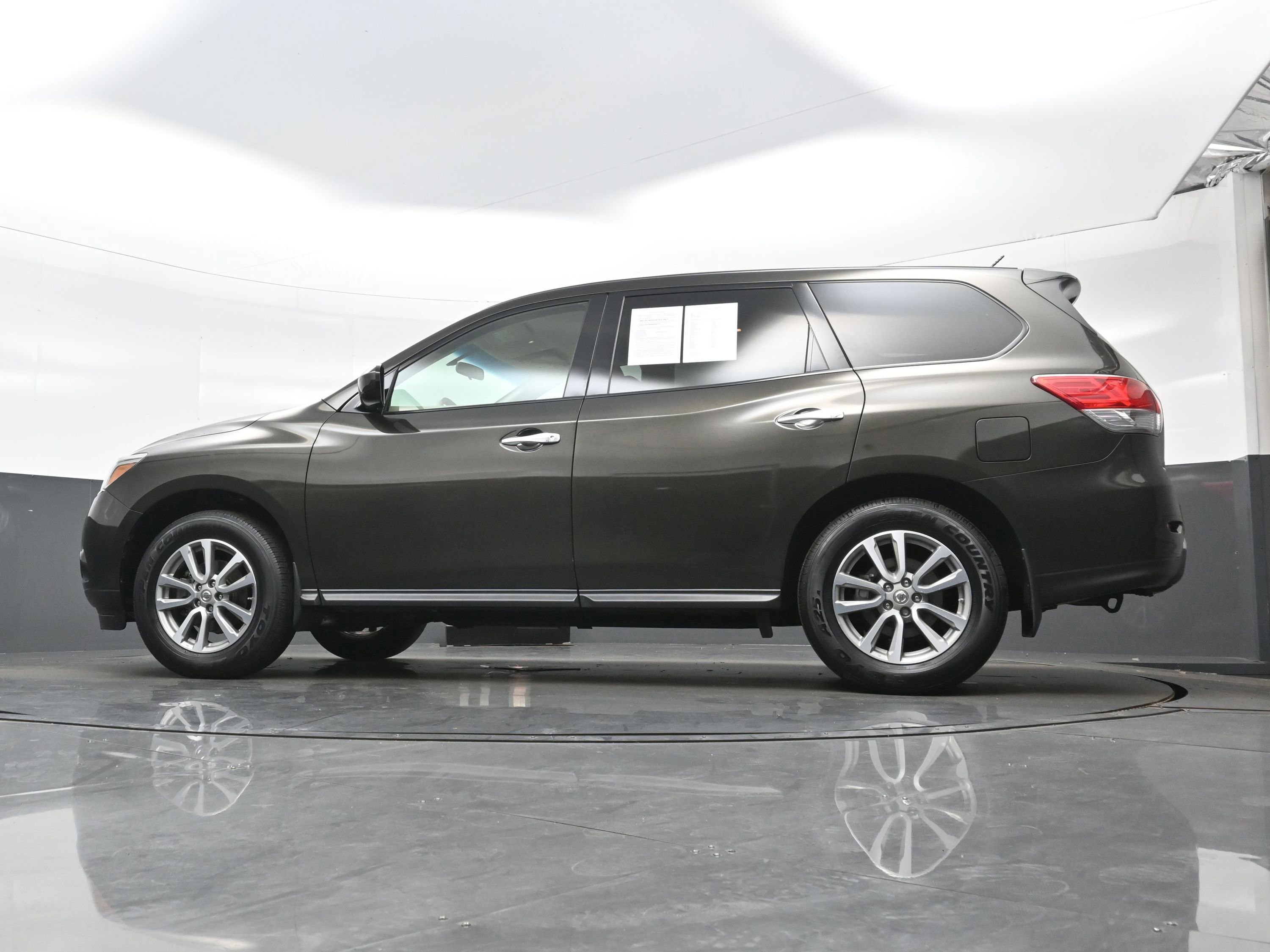 Used 2015 Nissan Pathfinder S AWD/4WD image 28