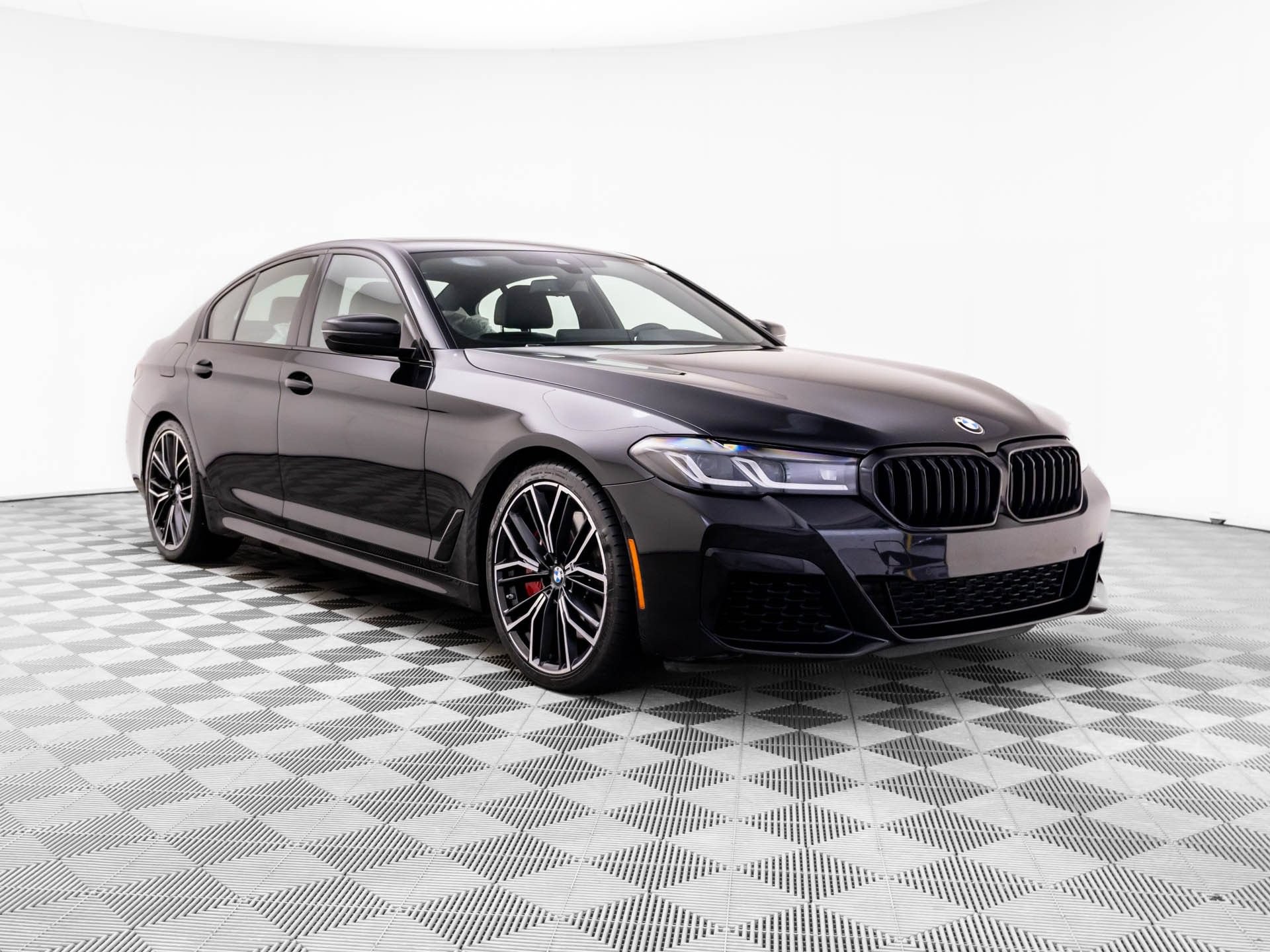 Used 2023 BMW M550i xDrive w/ Shadowloine Package AWD/4WD image 8
