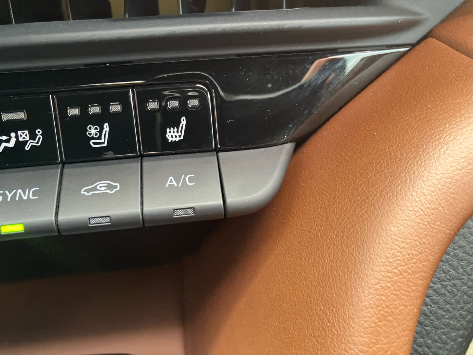 Used 2025 Toyota Crown Limited w/ Advanced Technology Package image 28