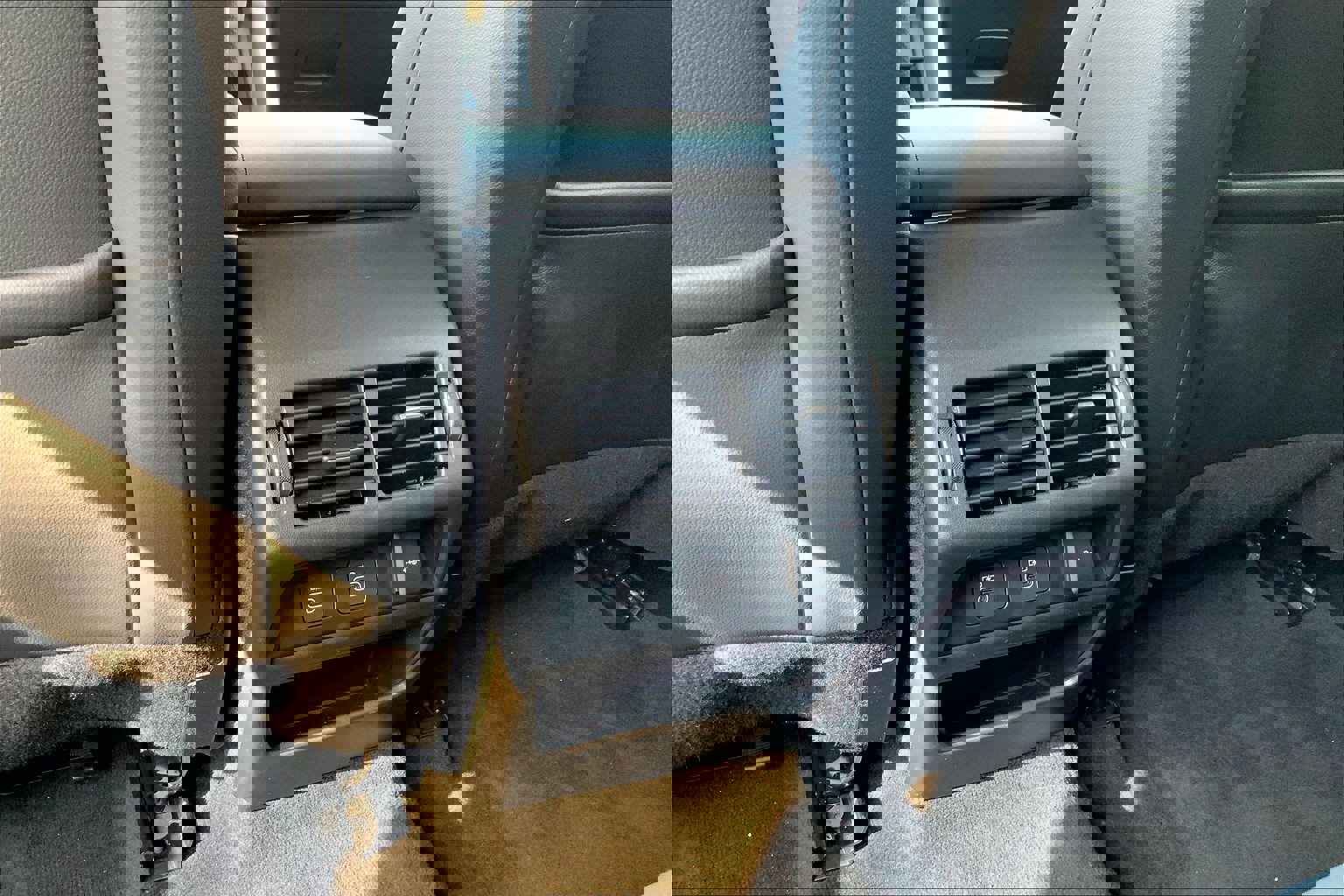 Used 2024 Land Rover Discovery Sport S image 35