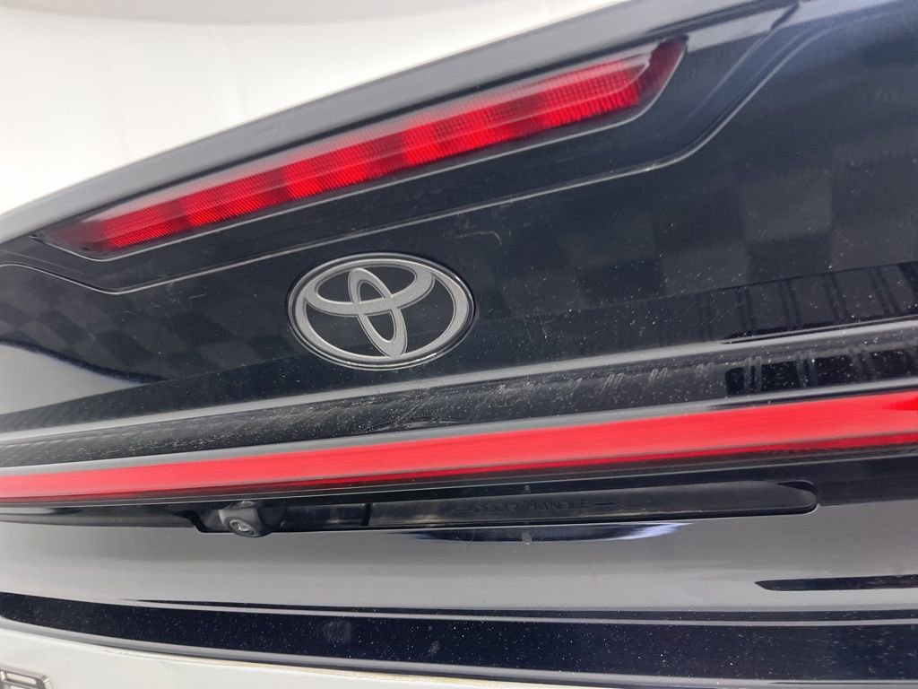 Used 2024 Toyota Prius XLE AWD/4WD image 11