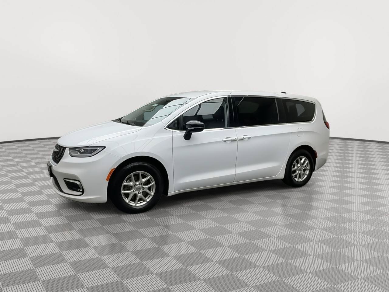 Used 2024 Chrysler Pacifica Touring-L FWD image 34