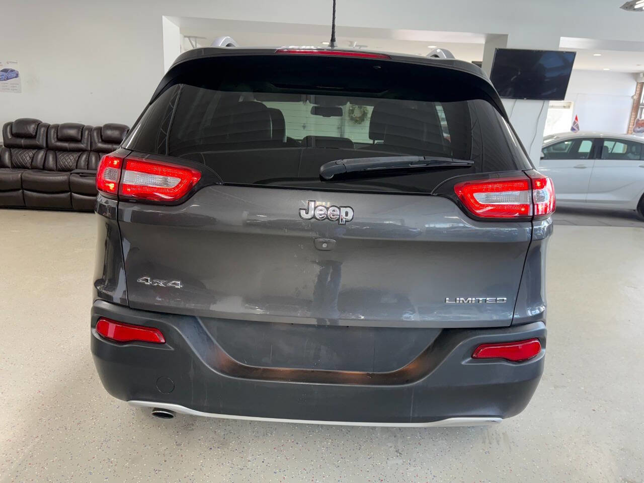 Used 2015 Jeep Cherokee Limited w/ Luxury Group image 9