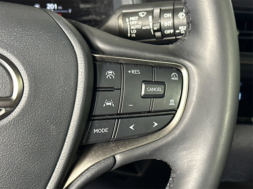 Used 2025 Lexus UX 300h FWD image 26