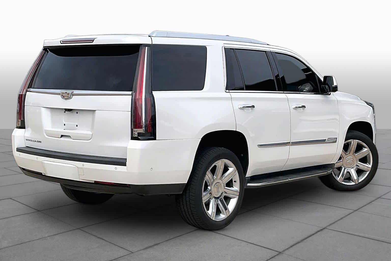 Used 2017 Cadillac Escalade Luxury image 13