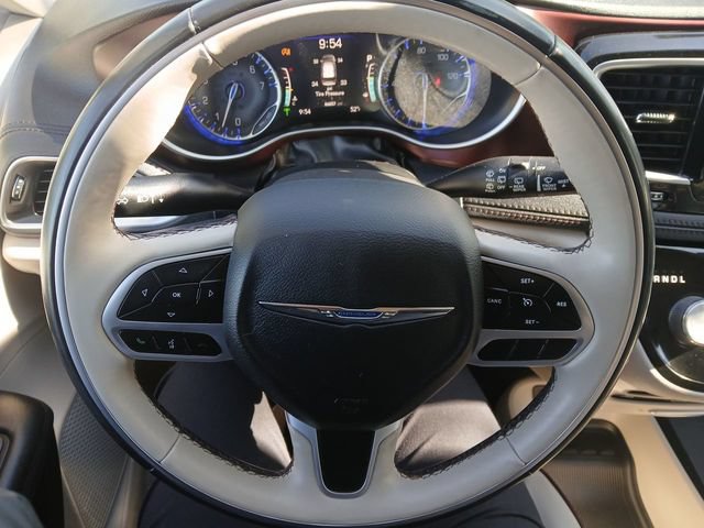 Used 2018 Chrysler Pacifica Limited FWD image 15