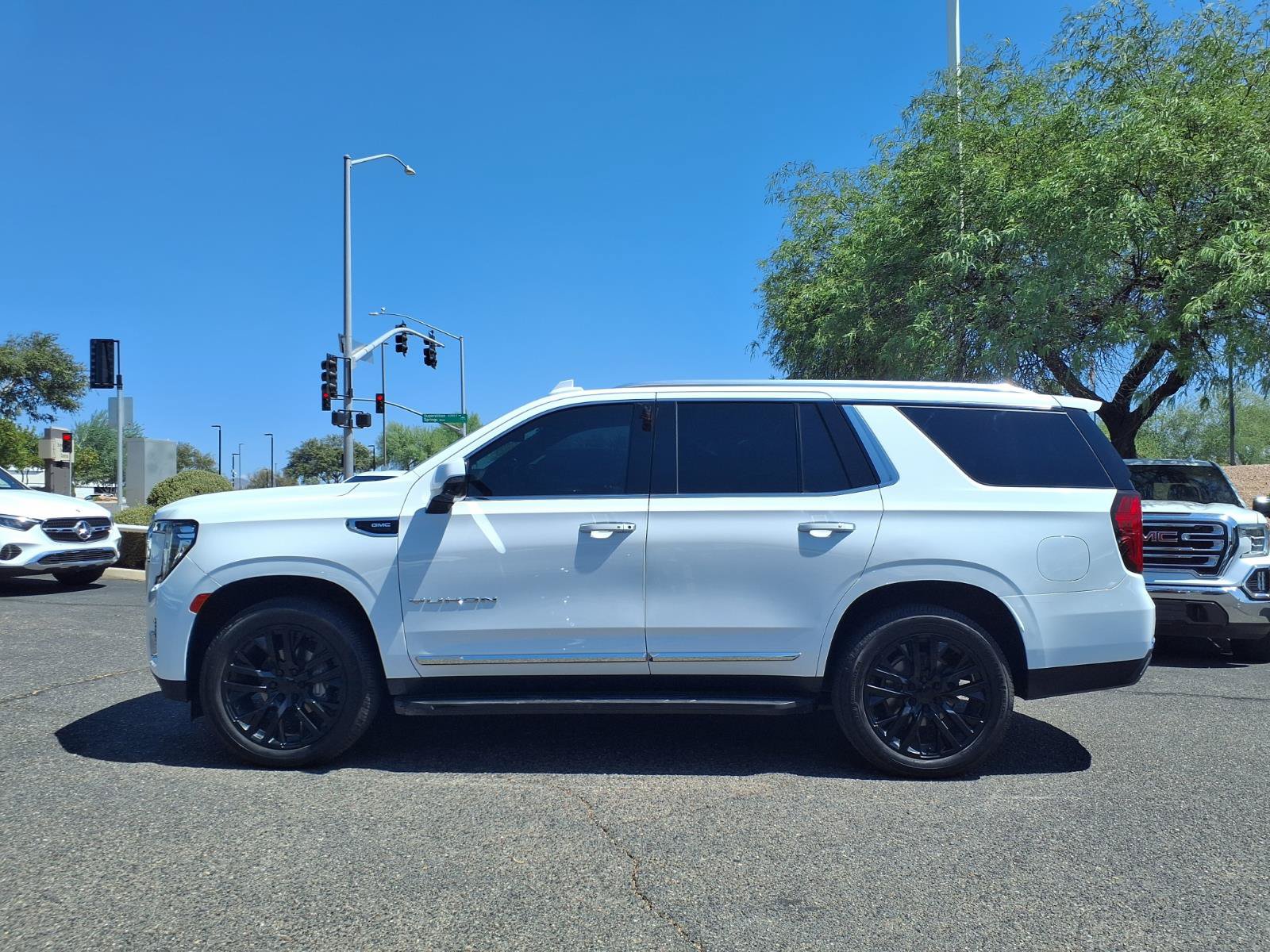 Used 2021 GMC Yukon SLT w/ SLT Premium Package AWD/4WD image 9