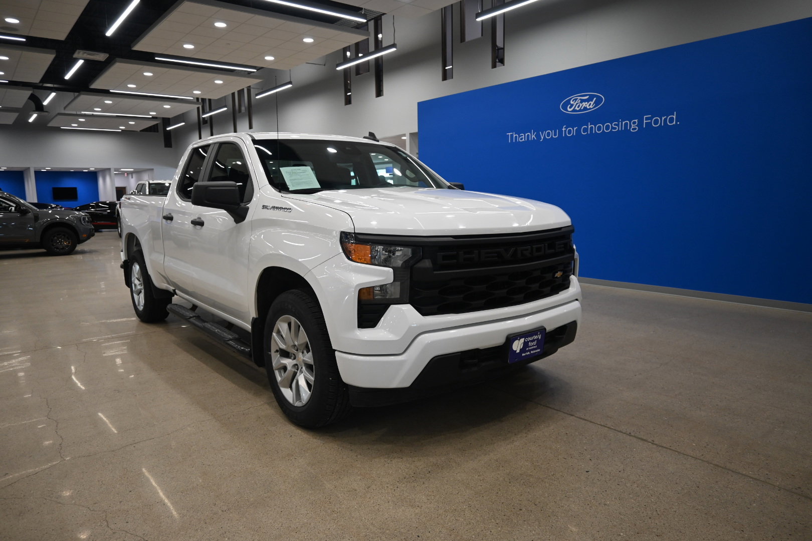 Used 2022 Chevrolet Silverado 1500 Custom image 2