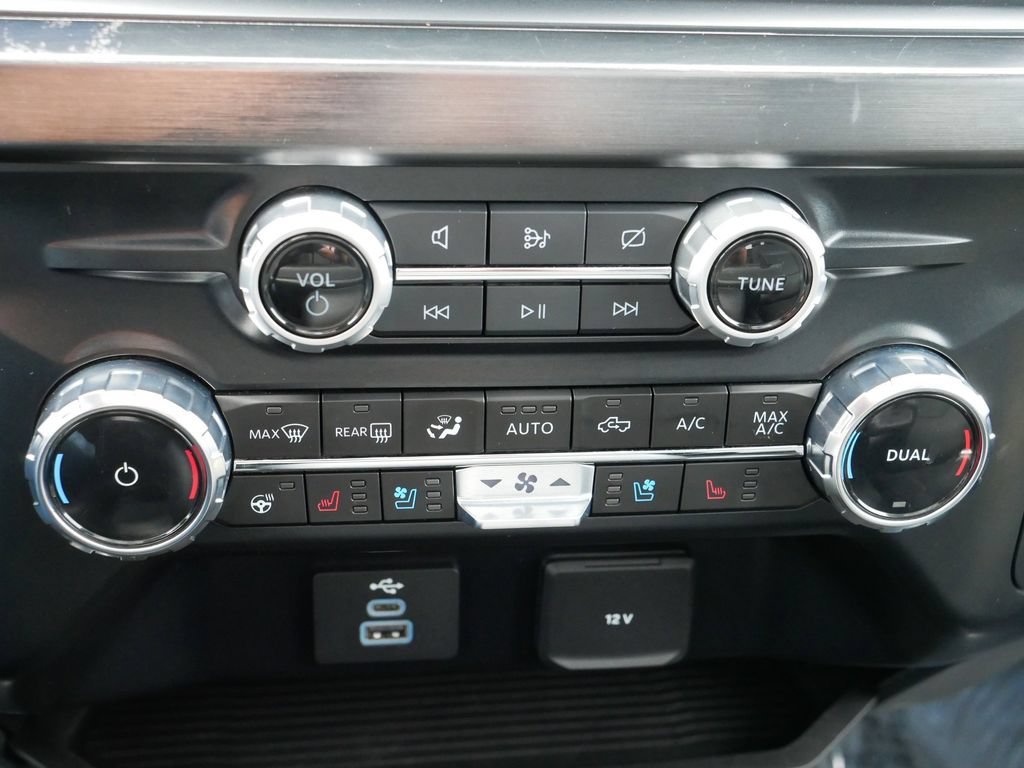Used 2024 Ford F350 Lariat AWD/4WD image 20