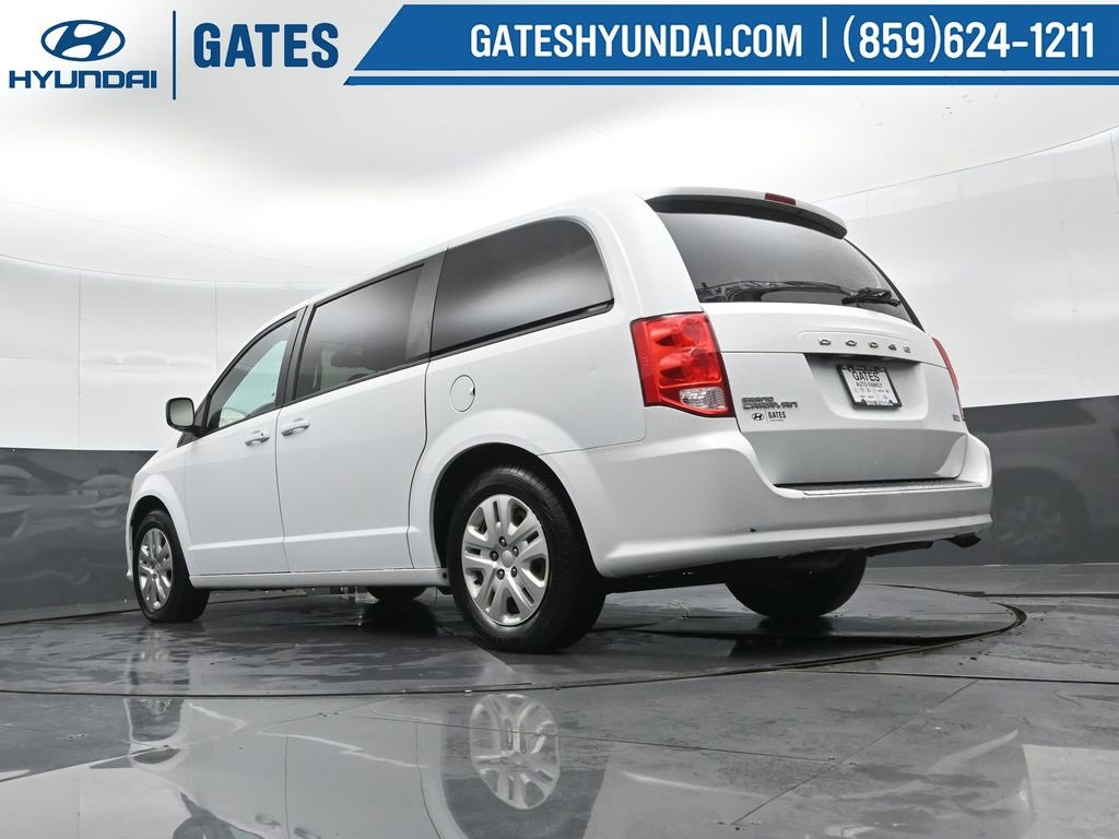 Used 2018 Dodge Grand Caravan SE w/ UConnect Hands-Free Group image 17
