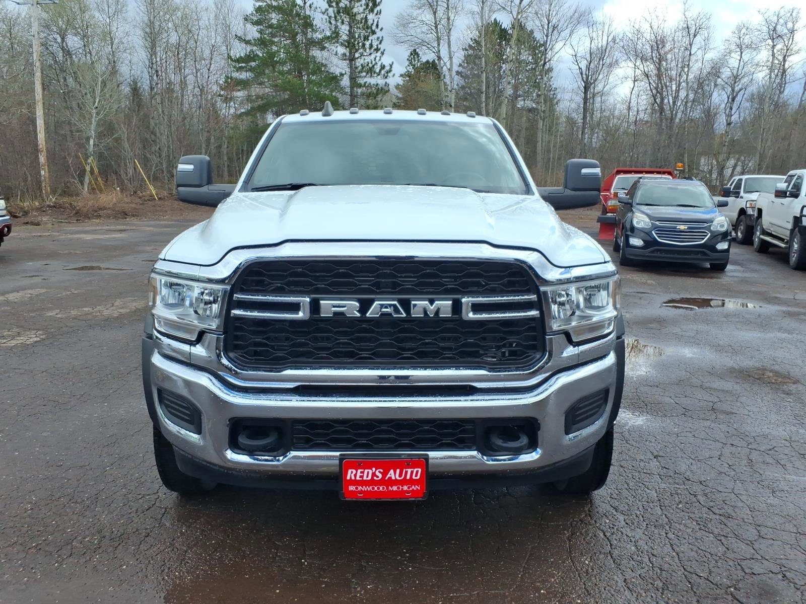 Used 2024 RAM 5500 Tradesman w/ Chrome Appearance Group AWD/4WD image 9