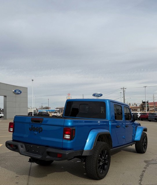 Used 2025 Jeep Gladiator Sport image 4