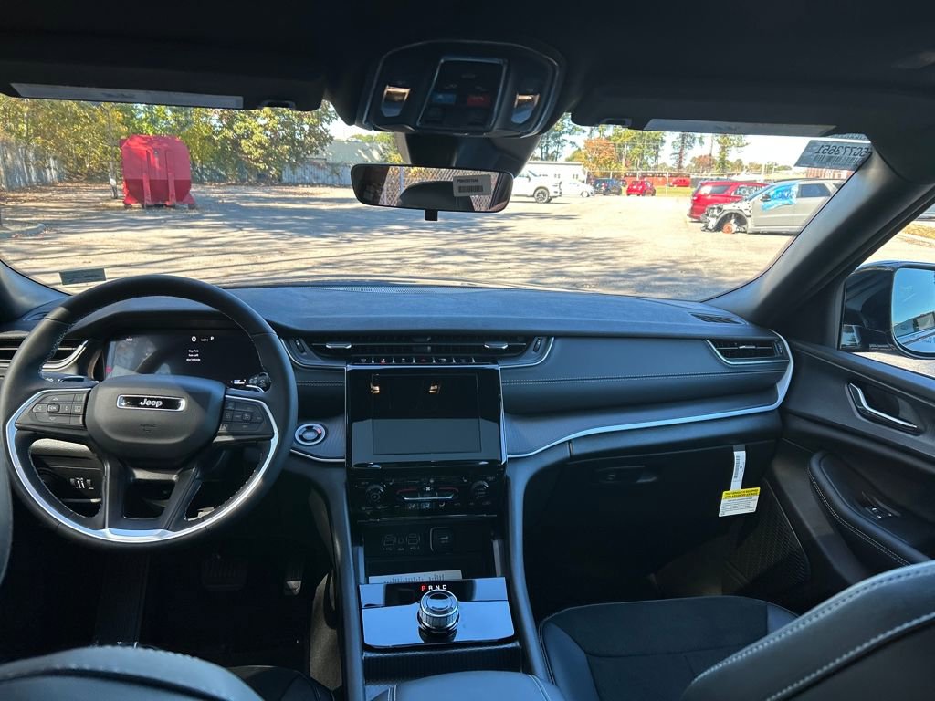New 2025 Jeep Grand Cherokee L Altitude image 24