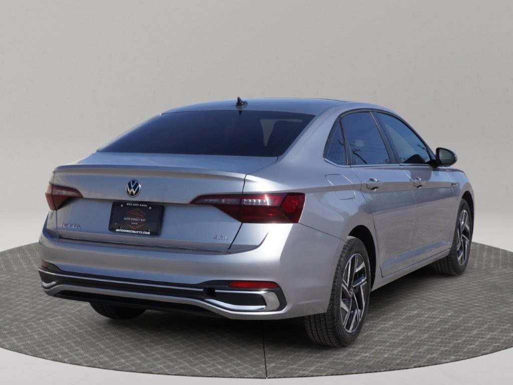 Used 2024 Volkswagen Jetta SEL image 2