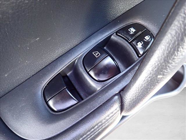 Used 2017 Nissan Rogue SV AWD/4WD image 13