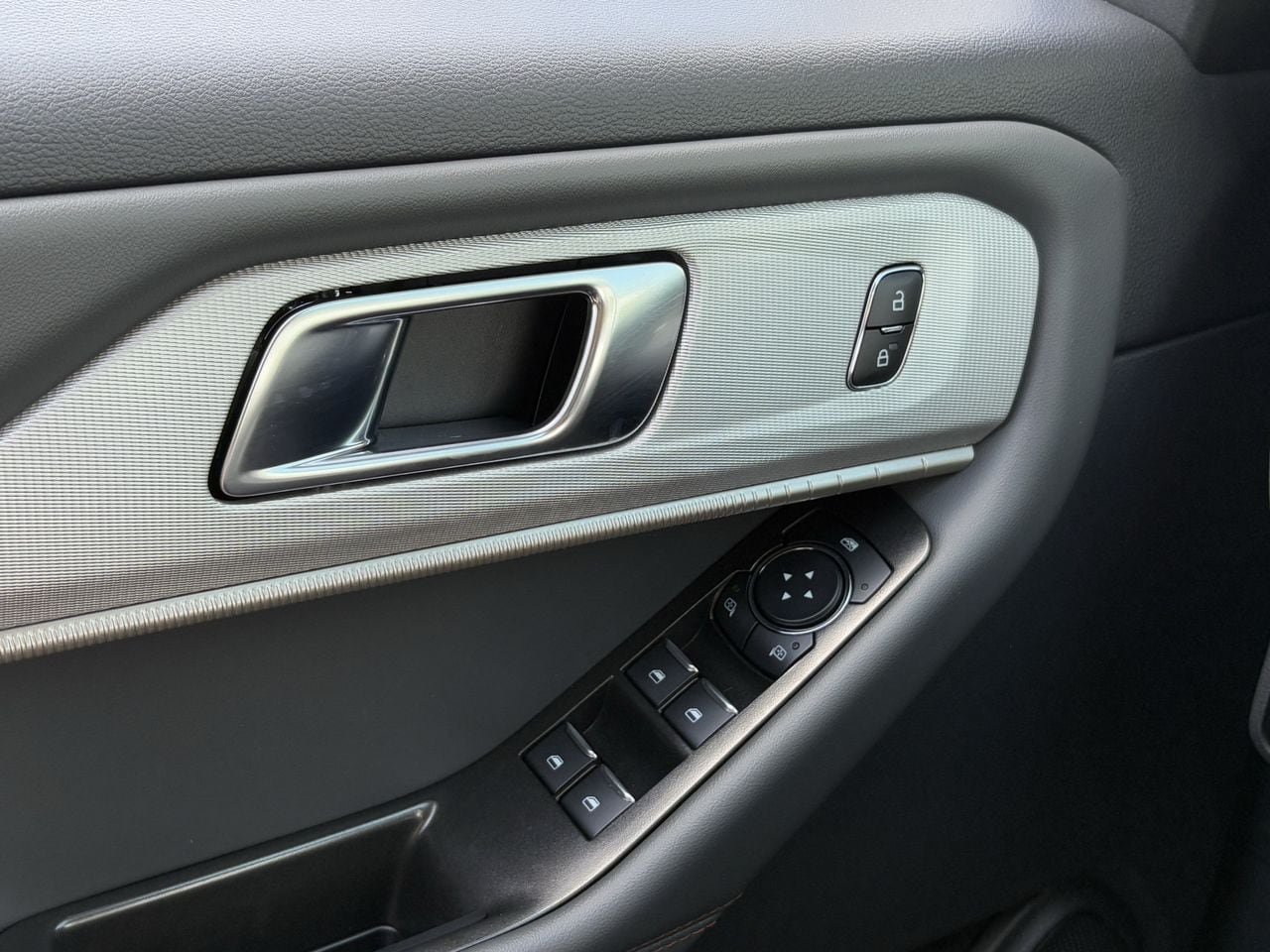 New 2026 Ford Explorer Active AWD/4WD image 23