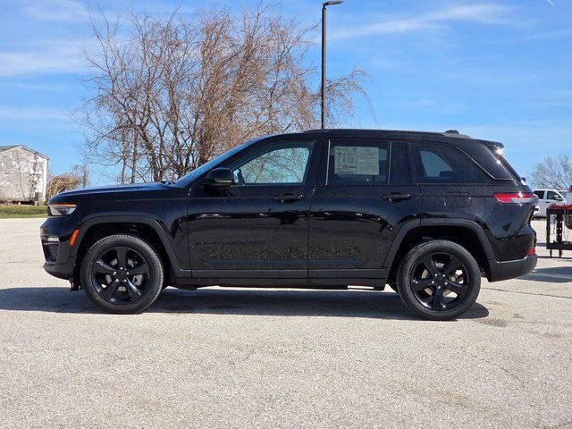 Certified 2023 Jeep Grand Cherokee Limited w/ Black Appearance Package AWD/4WD image 5