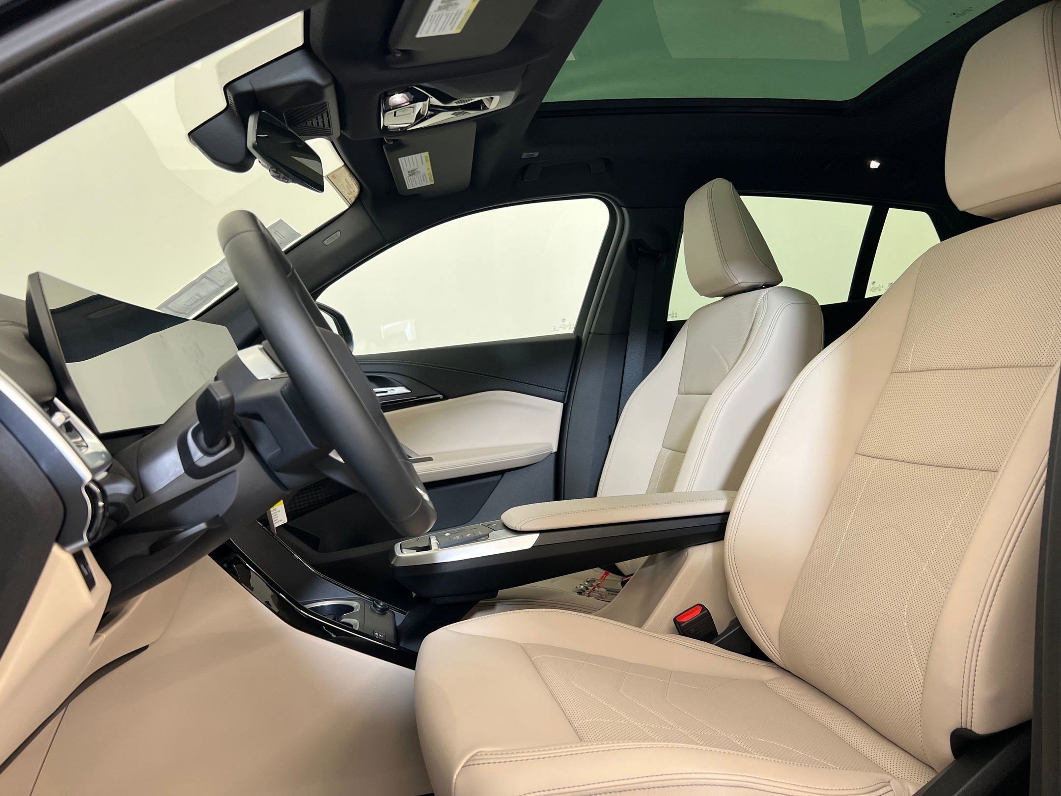 Used 2025 BMW X2 xDrive28i w/ Convenience Package image 5