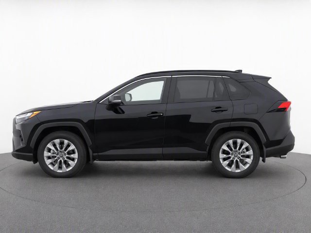 Used 2025 Toyota RAV4 XLE AWD/4WD image 6
