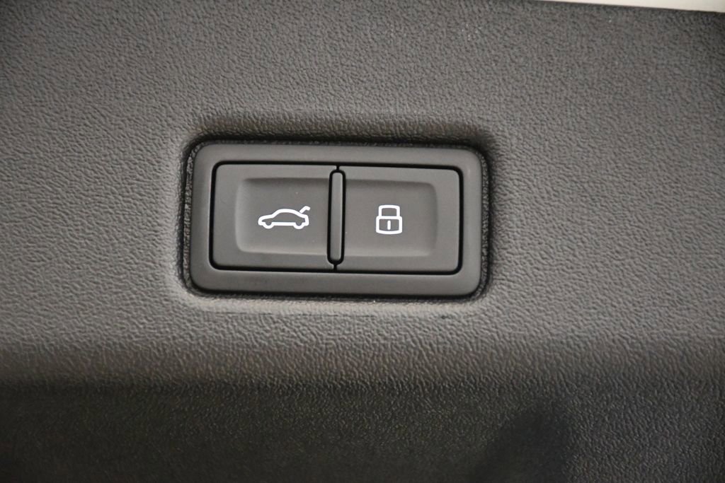 Used 2025 Audi Q5 Premium w/ Convenience Package image 56