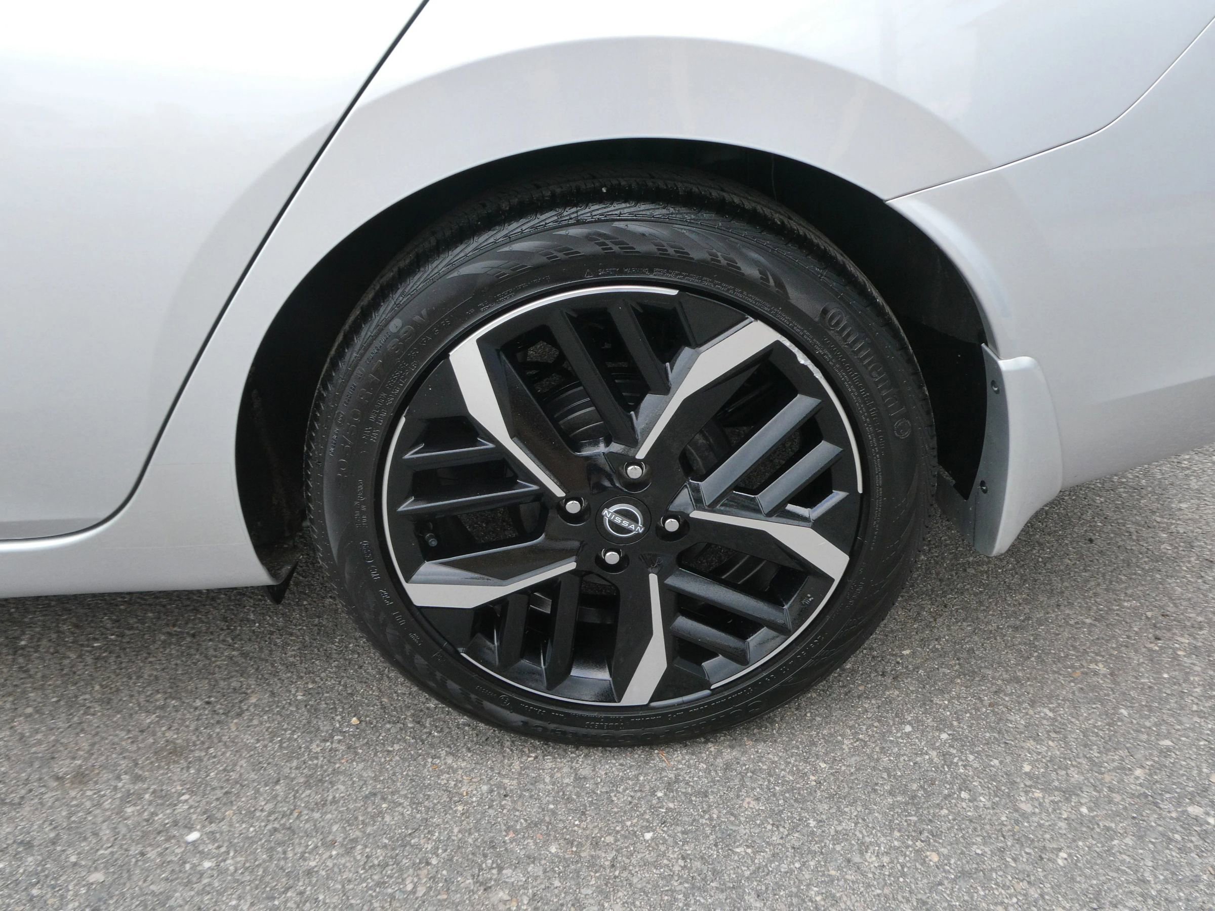 Used 2024 Nissan Versa SR w/ Trunk Package image 31