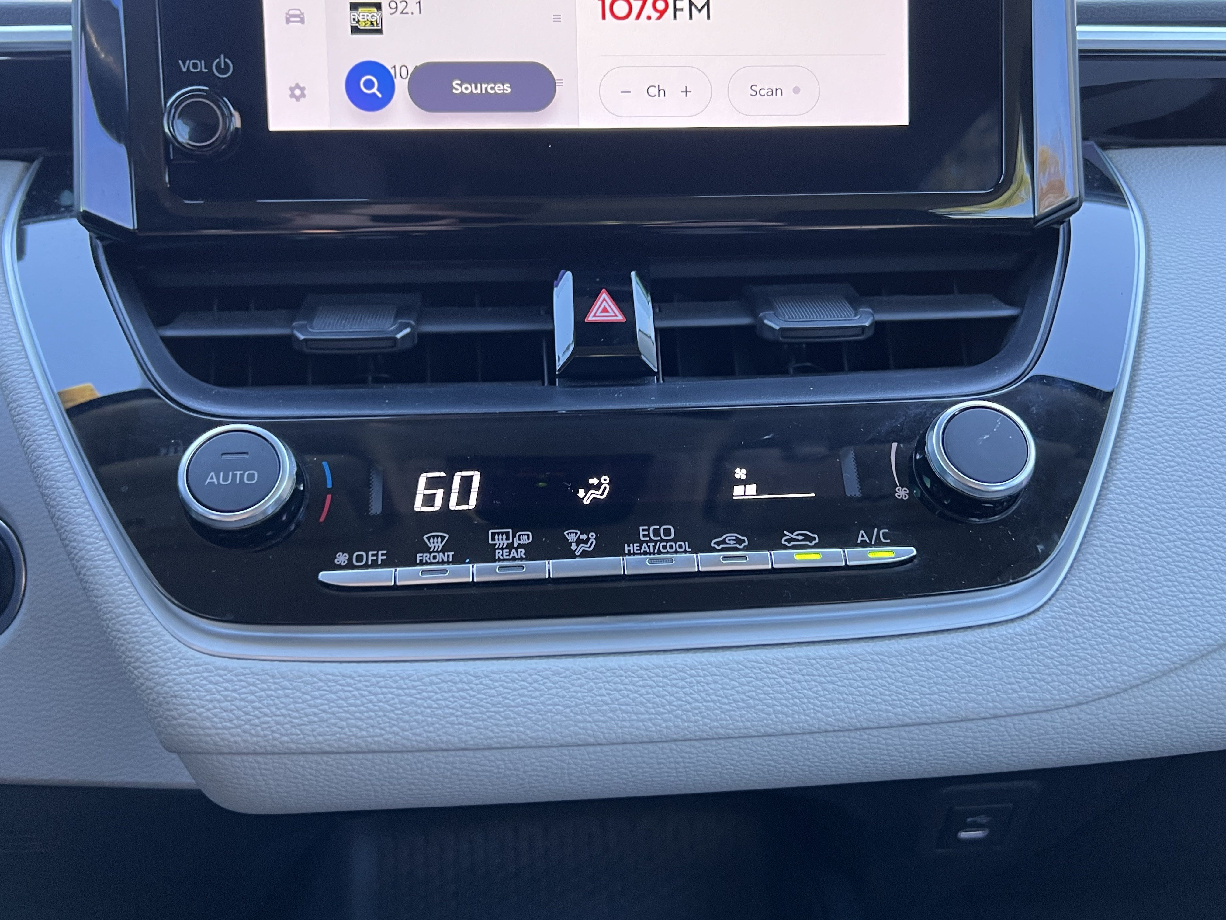 Used 2023 Toyota Corolla LE w/ LE Convenience Package FWD image 30