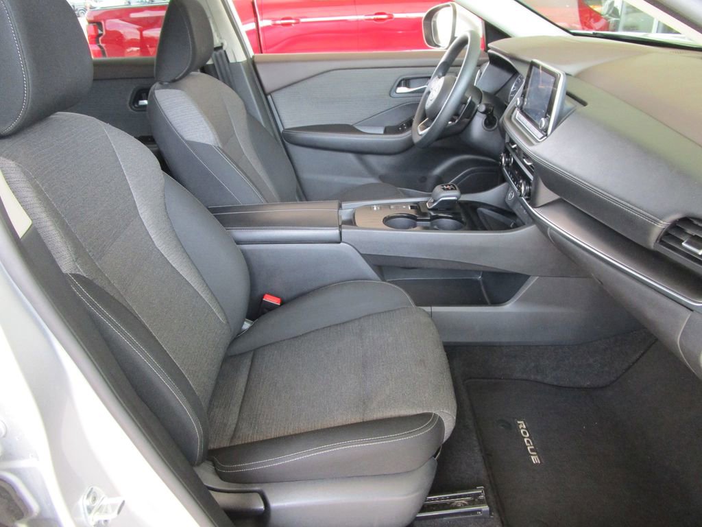 Used 2023 Nissan Rogue SV image 23