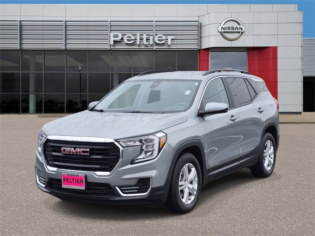 Used 2024 GMC Terrain SLE w/ Driver Convenience Package image 3