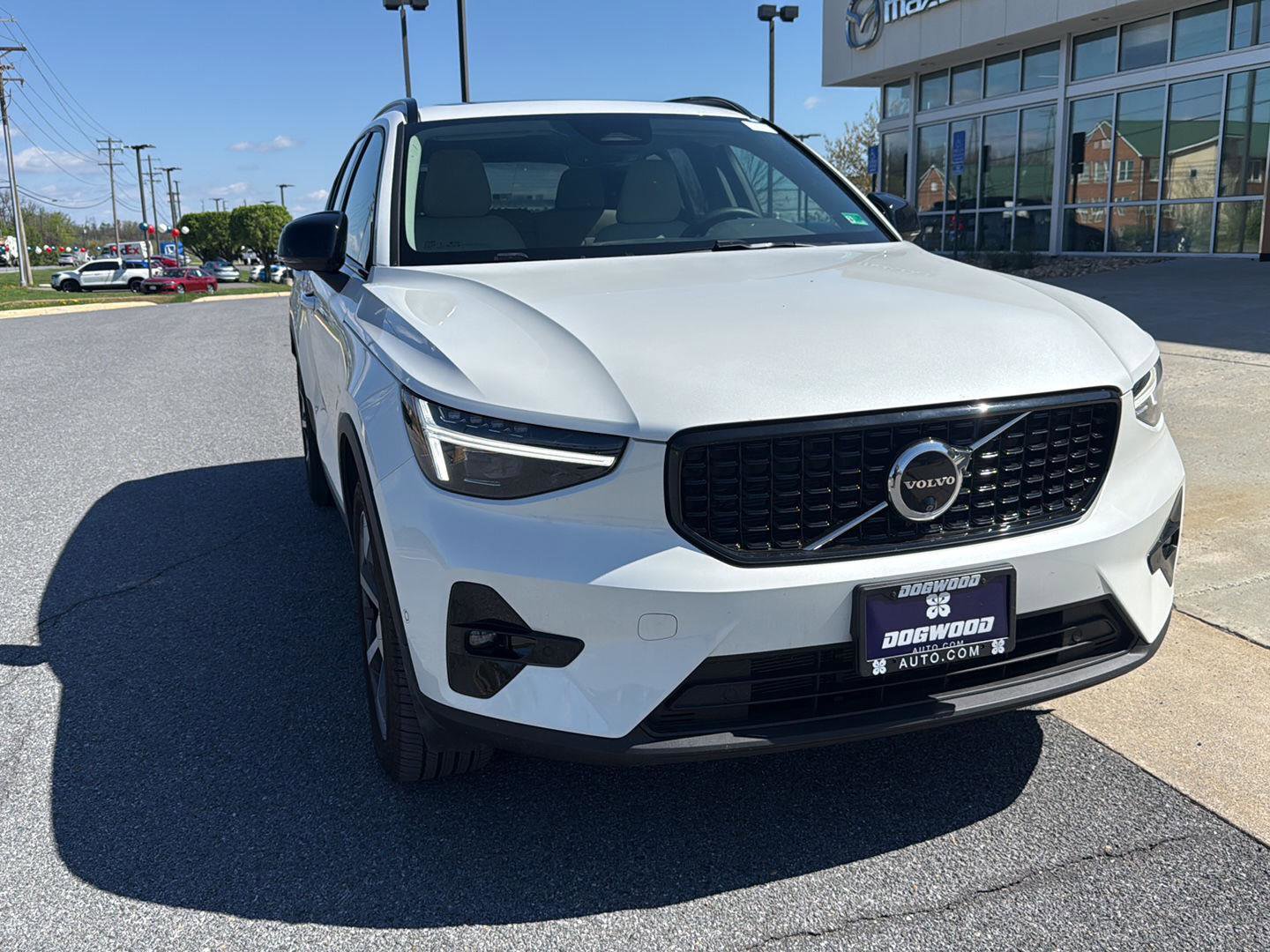 Used 2025 Volvo XC40 B5 Plus w/ Climate Package image 2