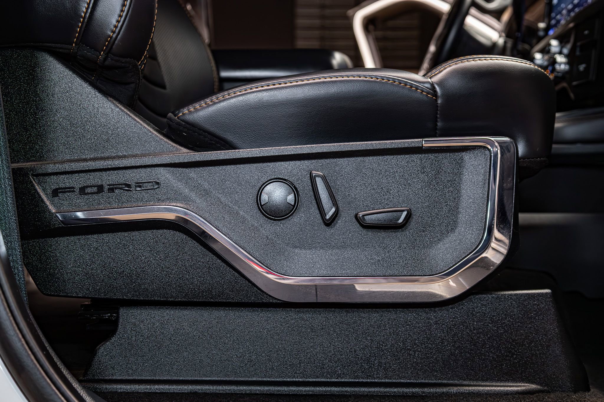 Used 2023 Ford F450 Platinum w/ FX4 Off-Road Package image 26