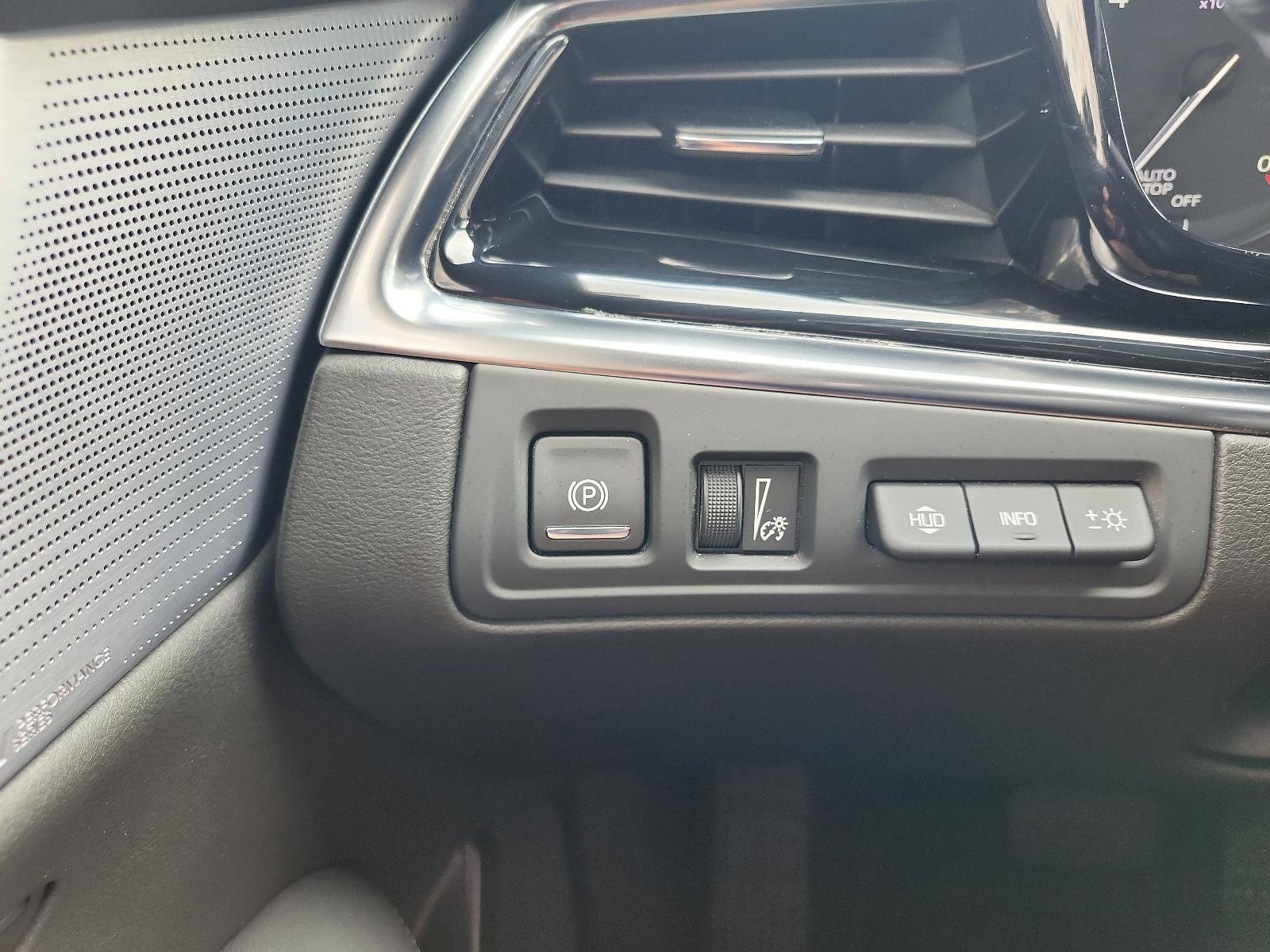 Used 2023 Cadillac XT6 Premium Luxury w/ Technology Package image 26