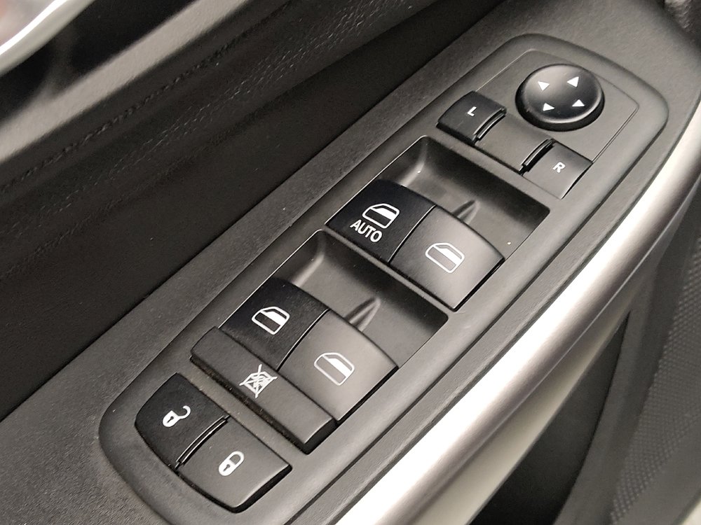 Used 2019 Jeep Cherokee Latitude w/ Cold Weather Group AWD/4WD image 27