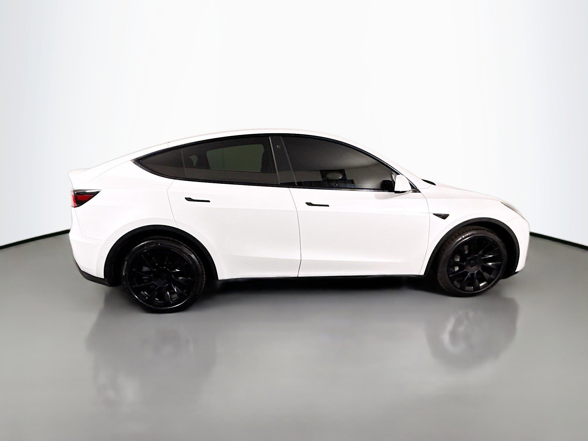 Used 2021 Tesla Model Y Long Range image 11