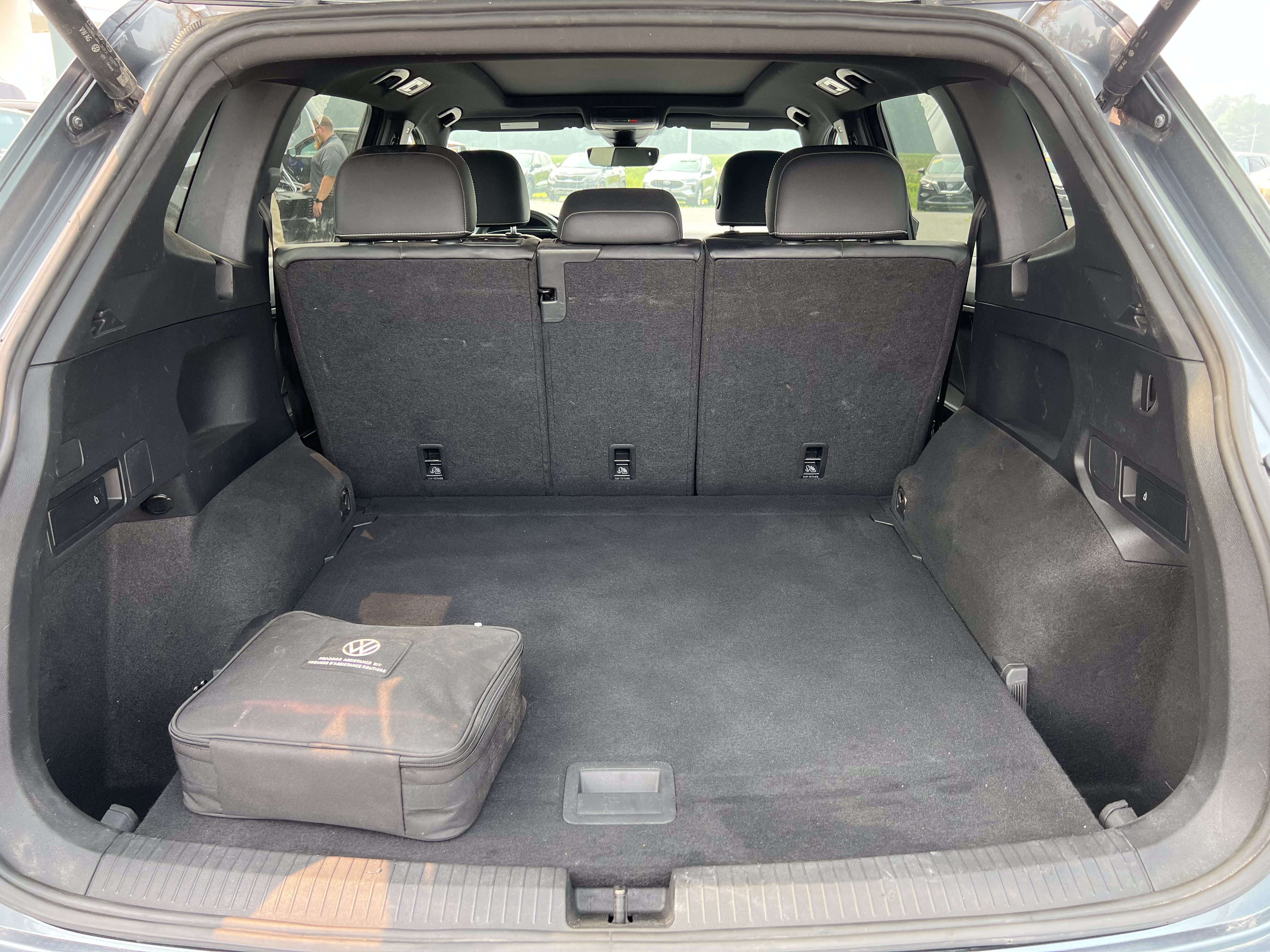 Used 2022 Volkswagen Tiguan SE R-Line AWD/4WD image 5