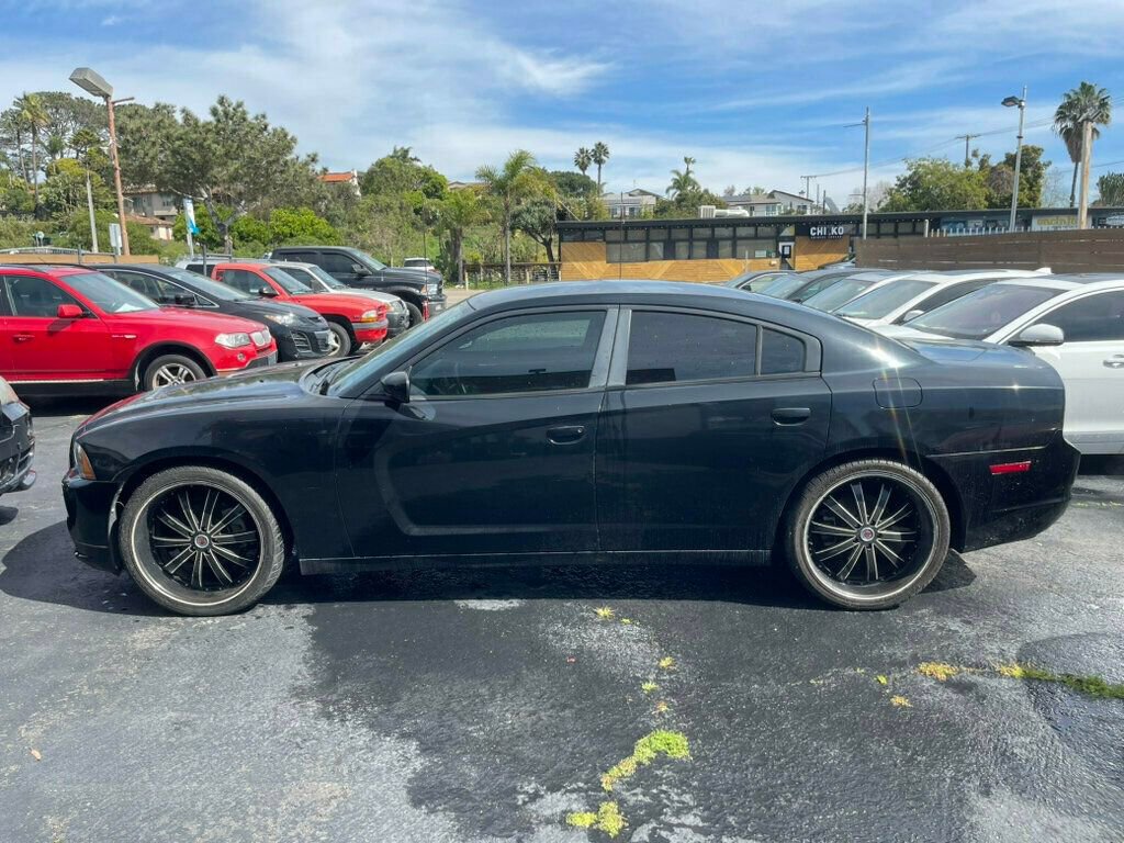 Used 2014 Dodge Charger SE RWD image 2
