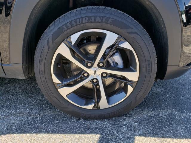 Used 2025 Chevrolet Trax RS w/ Driver Confidence Package FWD image 9