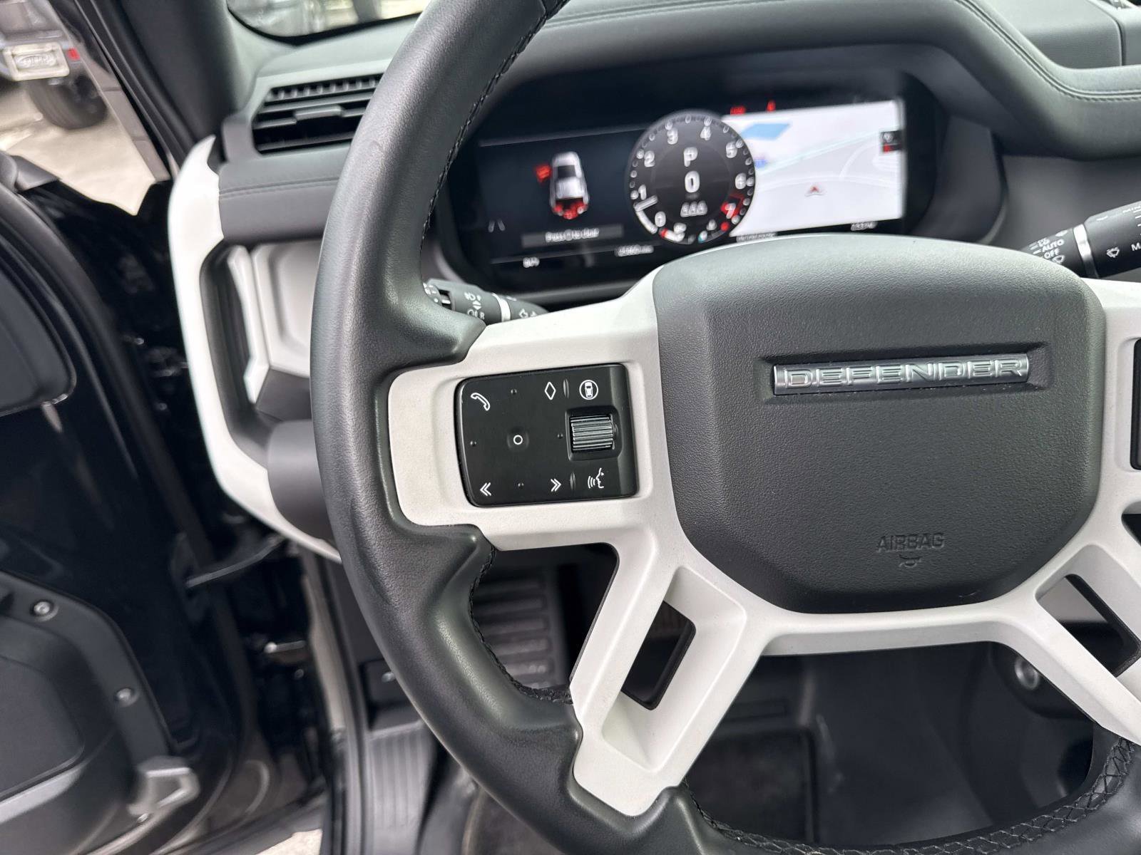 Used 2025 Land Rover Defender 110 S AWD/4WD image 27