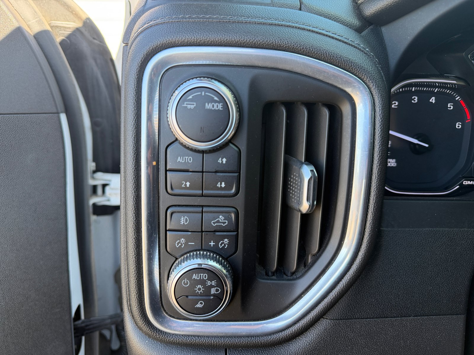 Used 2022 GMC Sierra 1500 SLT w/ SLT Premium Plus Package AWD/4WD image 25