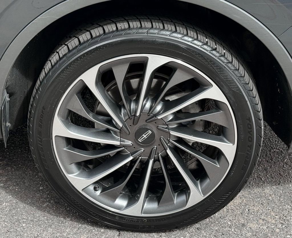 Used 2022 Lincoln Aviator Reserve w/ Equipment Group 201A image 12