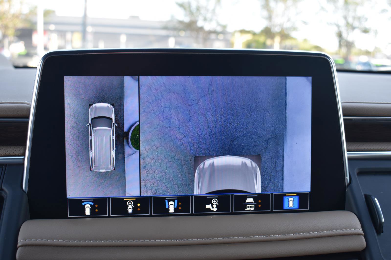 Used 2021 Chevrolet Tahoe Premier w/ Premium Package RWD image 42