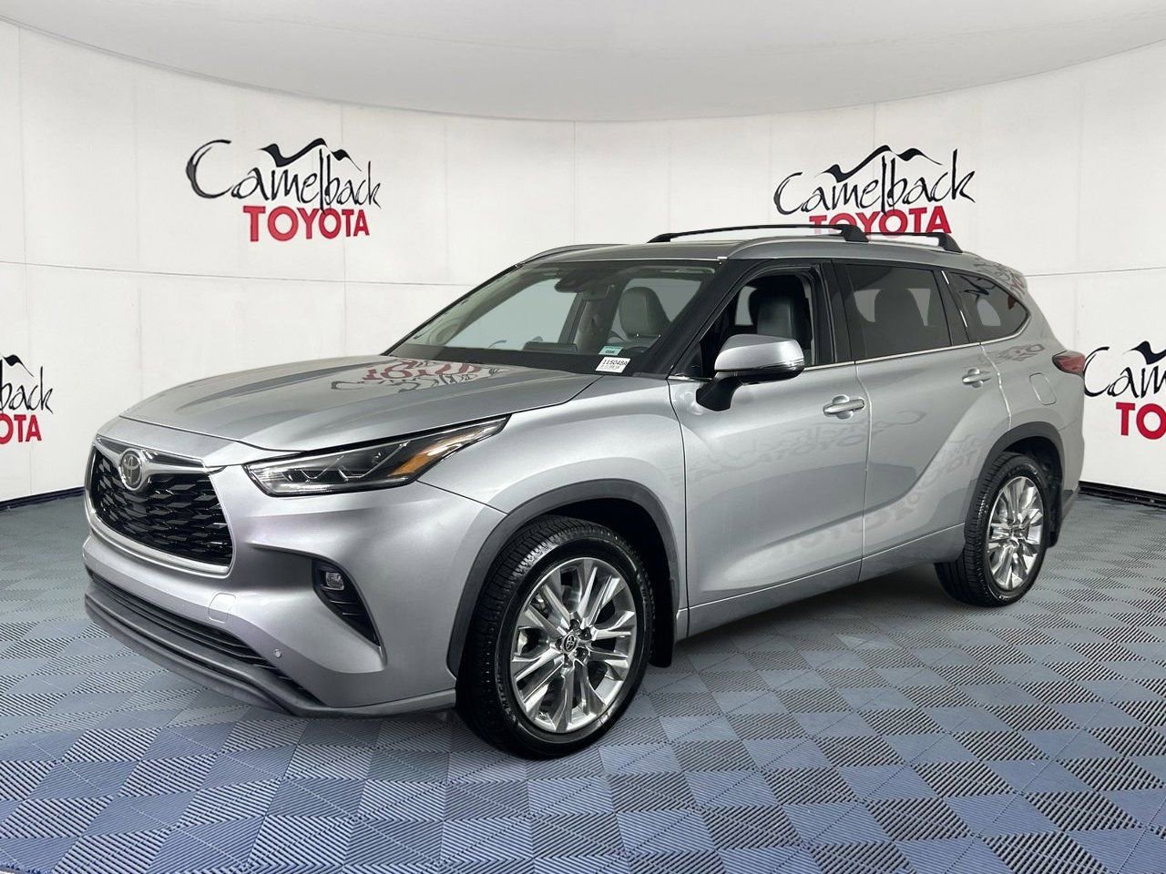 Used 2021 Toyota Highlander Limited AWD/4WD image 4