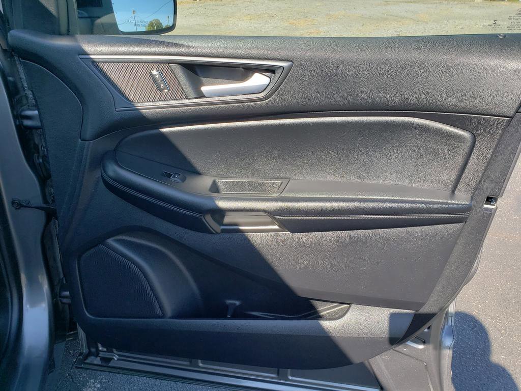 Used 2022 Ford Edge SE w/ Black Appearance Package image 17